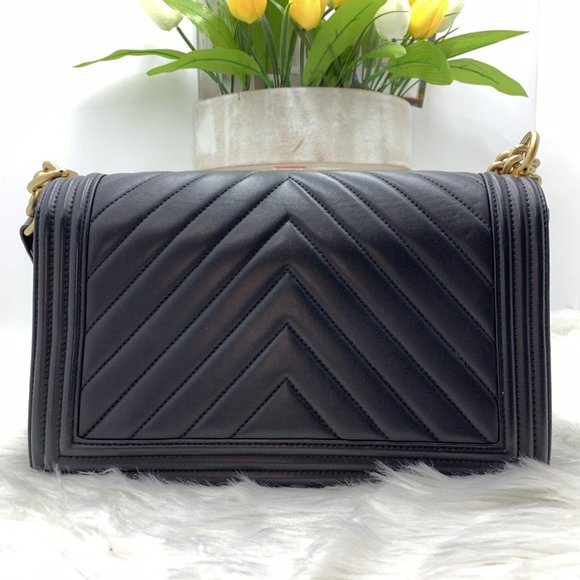 Chanel Black Medium Le Boy Bag Chevron - Picture 10 of 12